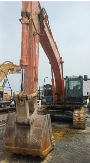 HITACHI Excavator 22.0 Ton