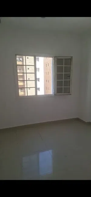 عماره لايجار بالفروانيه غرفتين حمامين صاله مطبخ  ويوجد عماره بخيطان 20 شقه