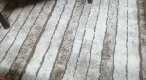 سجاد تركي بحاله جيده جدا لون بني وبيج قياس 200 _290