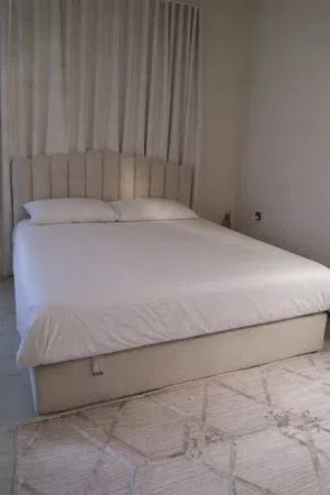 سرير طبي حجم شخصين