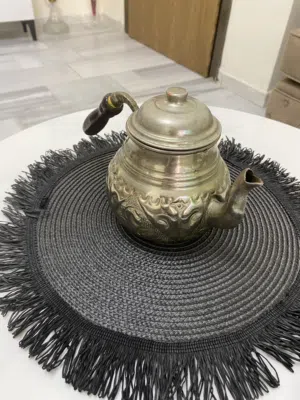 ابريق شاي تراثي قديم مزخرف
