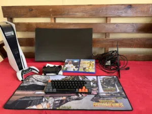 بلايستيشن 5 مستعمل مع شاشة سوليد وايديتن وكيبورد ميكانيكال