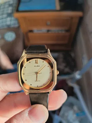 ساعة Alba كلاسيك للبيع ياباني أصلي بحالة الوكالة