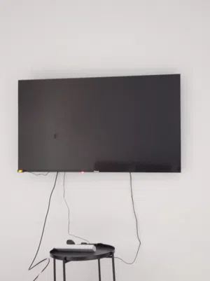 تلفزيون ديكسون مستعمل QLED بحاله ممتازه استعمال 3 شهور فقط