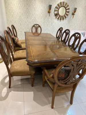 طاولة طعام مع عشره كراسي قماش