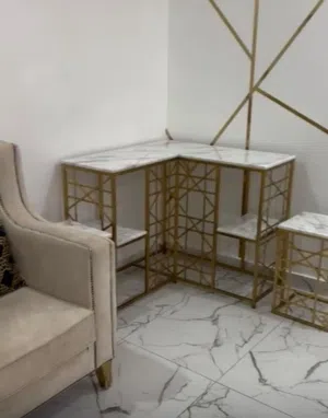 طاولة جانبية كبيرة
