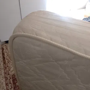 .فرشه مفرد ونص بحاله ممتازه للبيع قابل للمراعاه