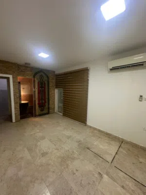 غرفه ومطبخ وحمام شامل ميه وكهربا والانترنت وصيانه الخوير خلف مطعم الضيعه اللبنانيه وركن الشاي وقريب