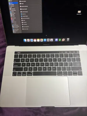 MacBook Pro 2018 i7 16gb ram