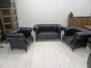 طقم كنب جلدمكتبي فخم اربع مقاعد مكفول بسعر المصنع