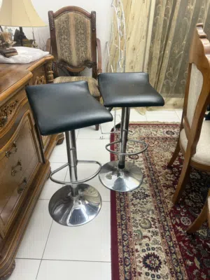 كراسي طعام بحالة جيده جدا