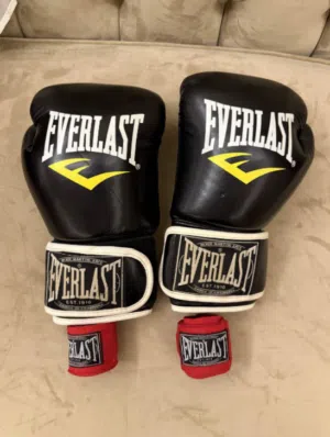 Everlast Boxing Gloves + Red Hand Wraps - قفازات بوكسنج مع بندج