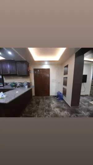 شقه مفروشه للايجار...جانب مدرسه ريتال الدوليه يتكون من غرفتين وصاله ومطبخ وحمامين وترس باطلاله رائعه