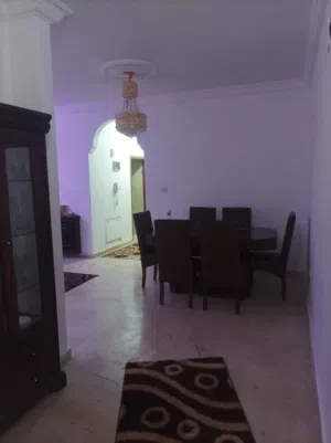 طاولة سفرة مع فضية، الجبيهة