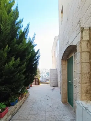 شبه فيلا دوبلكس فاخرة للإيجار في دابوق بسعر مغري
