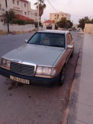 مرسيدس بطه موديل 1990جير اتوماتيك موتور ما شاء الله مجنطه راديو بابونير بلوتوث ليست بحاجه لشيء