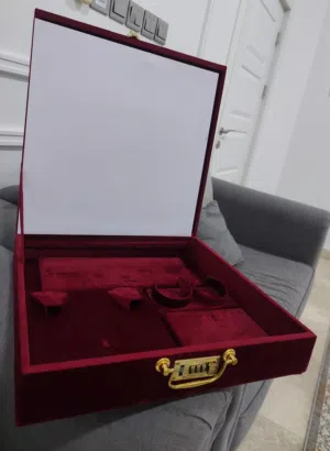 حقيبته ذهب غير مستخدمه نظيفه جدا لبيع ينفع لذهب