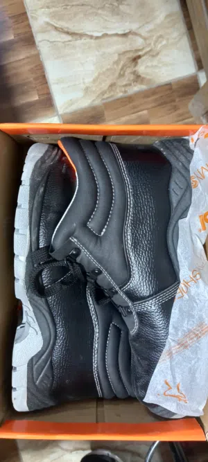 سيفتي بوط اصلي وجديد نمرة 42