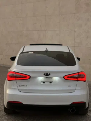 اللون أبيضKia Forte (SX 2014)  فل أوبشن بصمة- فتحه- ديسكو مكحل