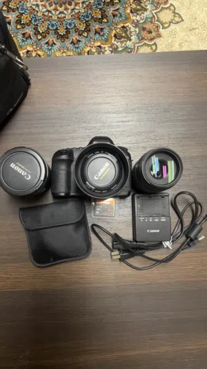 Canon 5D Mark II مع 3 عدسات للبيع