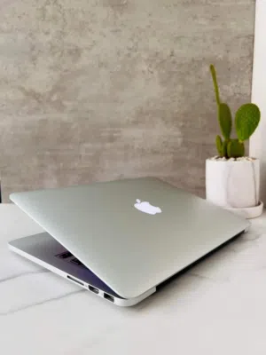 MacBook Air i5 SSD 128GB 13 inche 4GB ماك بوك ايرRAM