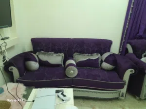 طقم جلوس صناعه مصريه بحاله ممتازة مع الستاير