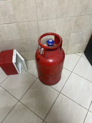 قنينة غاز سلندر غاز دبي موجودة للبيع حجم صغير