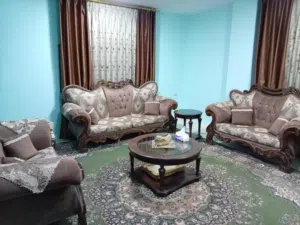 طقم كنب فاخر (8 مقاعد) بحالة جيدة مع كامل الطاولات و السجادة - فخامة كلاسيكية