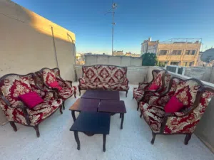 طقم كنب وطاولات