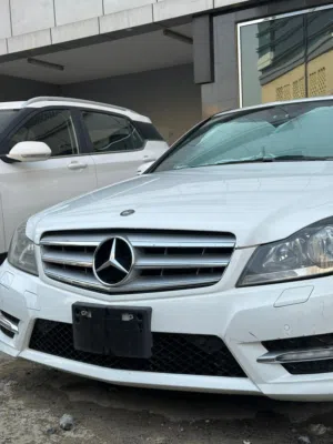 مرسيدس c300 نضيفه جدا مسرفه فل اوبشن