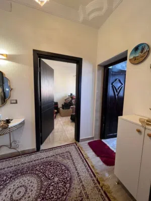شقة مفروشة للإيجار  ( مطلوب اجانب فقط )  الموقع: راس حسن 3500