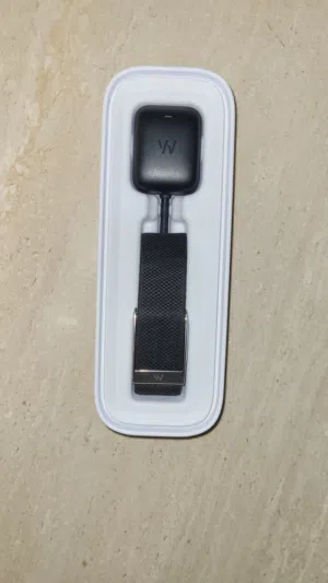 WHOOP MG LIFE FITNESS TRACKER *VERY GOOD CONDITION*  TOP OF THE LINE . 1 MONTH SUBSCRIPTION