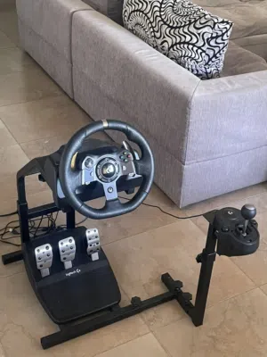 Logitec g920 +shifterشغال ما فيو ولا مشكلة بس الجلدة تبعت القير مقيومة