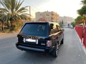 للبيع Range Rover Supercharged 2010 قوة وفخامه بريطانيه تجمع بين الأداء العالي والتنصيق الانيق.