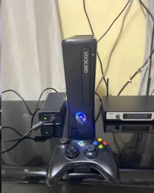Hacked XBOX 360 Slim - Games Included