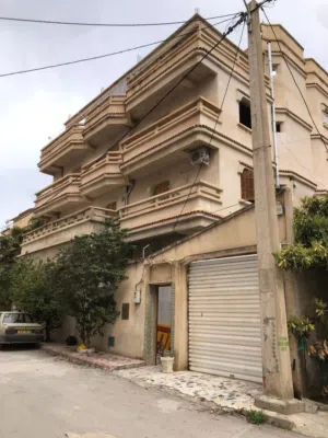 ‏أكثر من 6 غرف ‏.‏ حمّامين ‏.‏ 182 م٢‏3