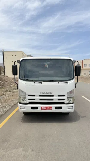 للبيع شاحنة ايسوزو3.5طن