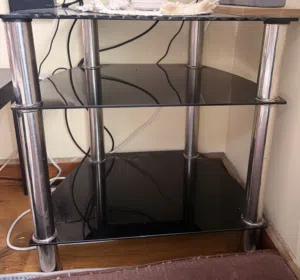 طاولة جانبية