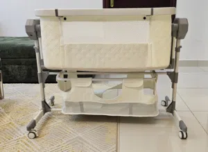 سرير رضع هزاز كهربائي ملكي نظيف جدا جدا جدا