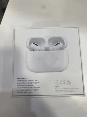 ايربودز برو اصلي فيها مشكلة بالسماعة اليمين للبيع