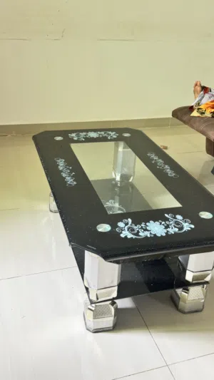Very good glassTea table and sofa