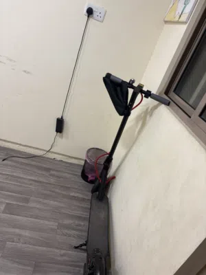 سكوتر كهربائي بحالة ممتازه