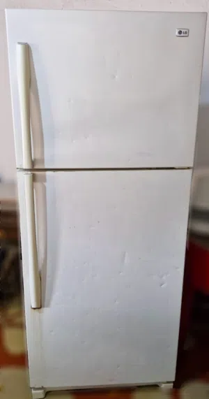 ثلاجة للبيع لمورها تمام تشتغل