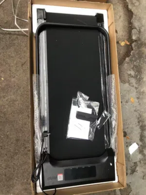 هذا الجهاز هو جهاز مشي منزلي مسطح ومدمج (Walking Pad / Under-Desk Treadmill