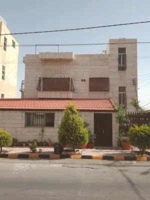عماره ثلاث طوابق