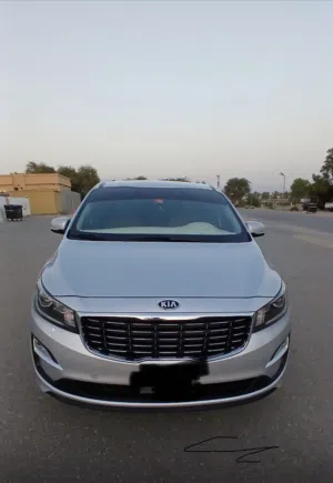 Kia carnival