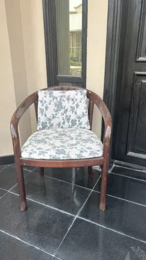 2 chairs old style