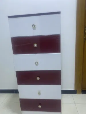 ميز ( دولاب /كوميدينة) للبيع بحالة جيدة