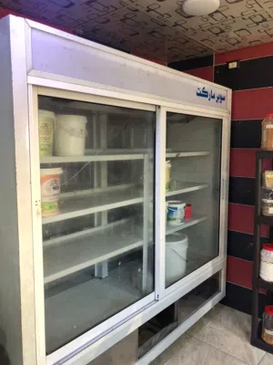 ثلاجه عرض للبيع