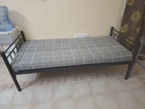 4 سرائر ..2 فضي 2 اسود مع المراتب